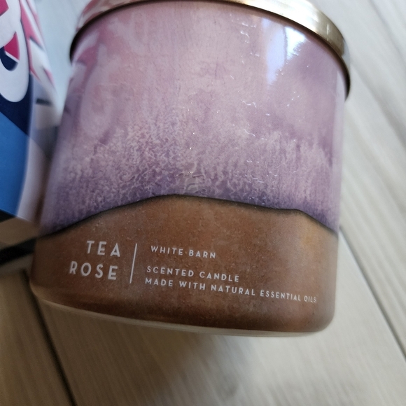Bath and Body Works 3 Wick 14.5 oz Tea Rose Candle NWT - Picture 4 of 7